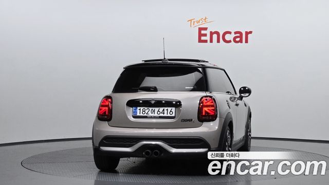 Mini Cooper 2024 — photo 4