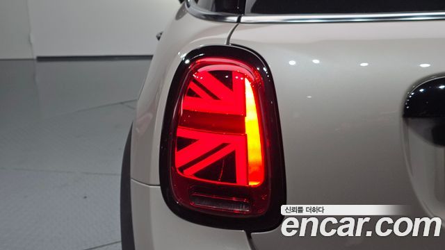 Mini Cooper 2024 — photo 9