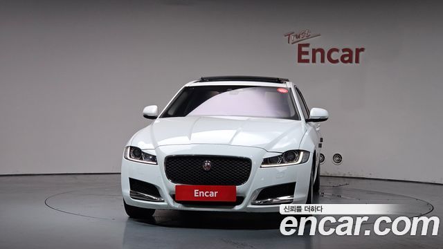 Jaguar XF 2017 — photo 3