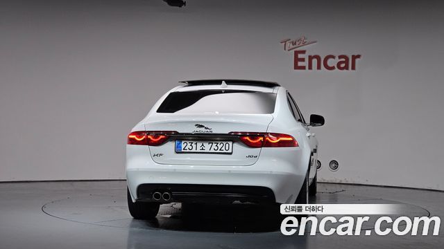 Jaguar XF 2017 — photo 4