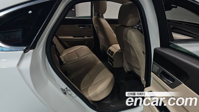 Jaguar XF 2017 — photo 12