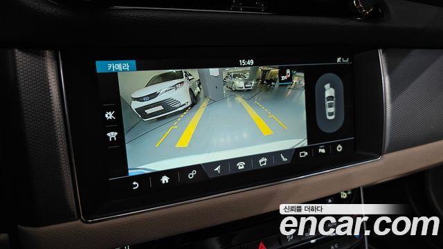 Jaguar XF 2017 — photo 15