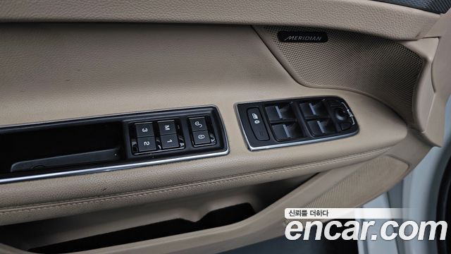 Jaguar XF 2017 — photo 18