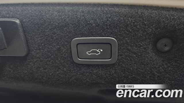 Jaguar XF 2017 — photo 20