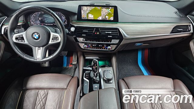 BMW 5-Series 2020 — photo 10