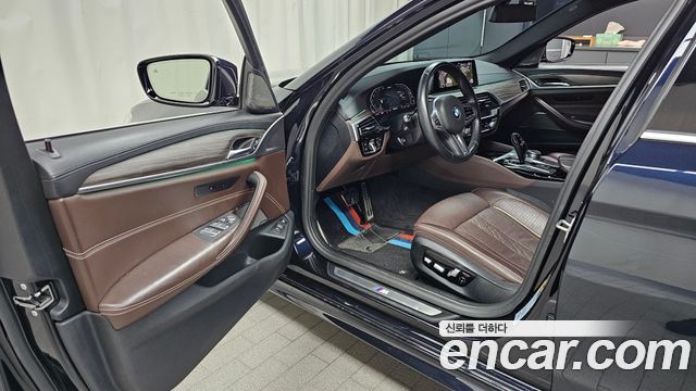 BMW 5-Series 2020 — photo 13