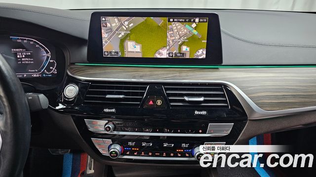 BMW 5-Series 2020 — photo 18