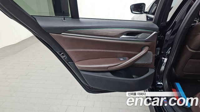 BMW 5-Series 2020 — photo 15