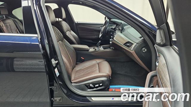 BMW 5-Series 2020 — photo 16