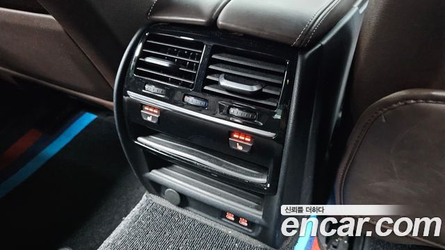 BMW 5-Series 2020 — photo 30