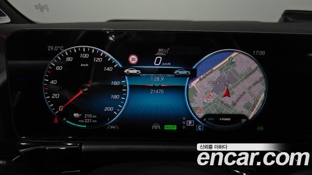 Mercedes-Benz EQA 2024 — photo 8