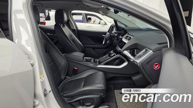 Jaguar I-PACE 2019 — photo 11
