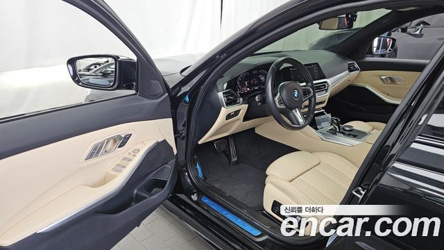 BMW 3-Series 2022 — photo 10