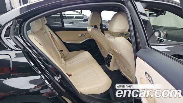 BMW 3-Series 2022 — photo 12