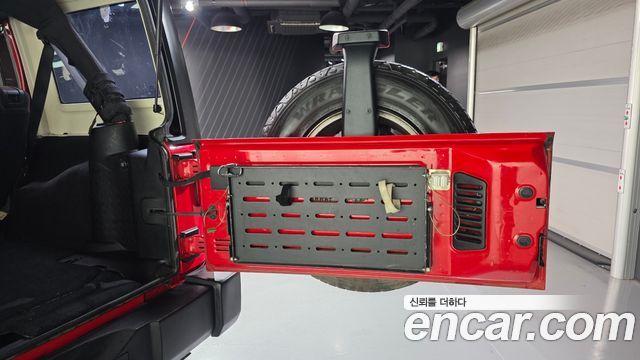 Jeep Wrangler 2015 — photo 18