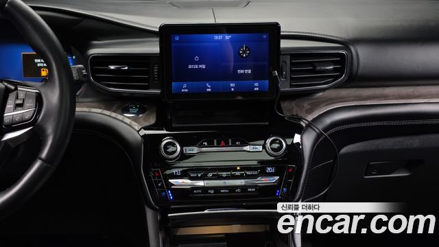 Ford Explorer 2021 — photo 19