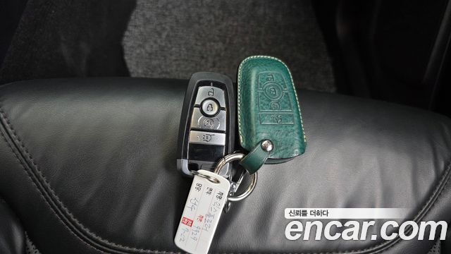 Ford Explorer 2021 — photo 27