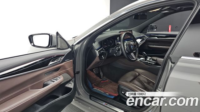 BMW Gran Turismo 2022 — photo 13