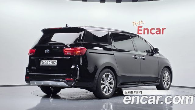 Kia Canival 2020 — photo 2