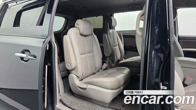 Kia Canival 2020 — photo 17