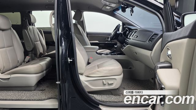 Kia Canival 2020 — photo 16