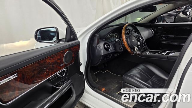 Jaguar XJ 2014 — photo 10