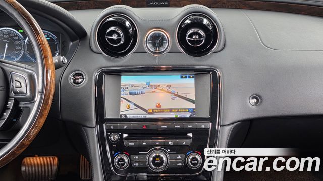 Jaguar XJ 2014 — photo 14