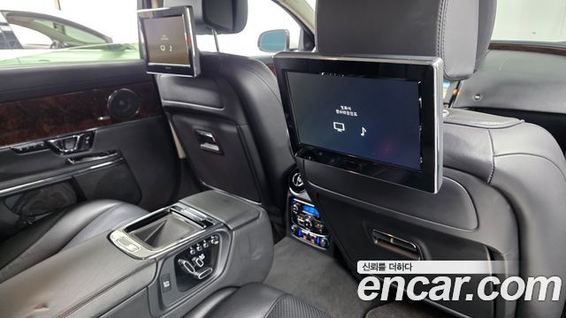 Jaguar XJ 2014 — photo 17