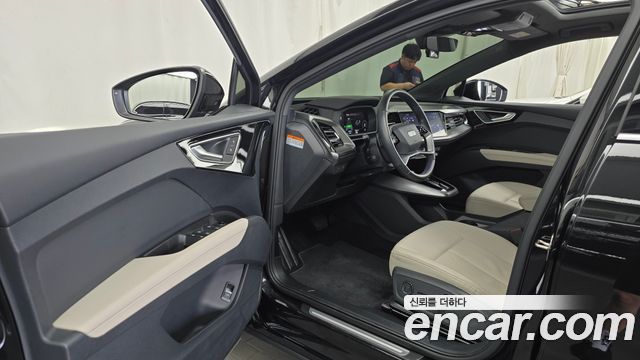 Audi Q4 e-tron 2022 — photo 10