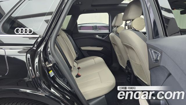 Audi Q4 e-tron 2022 — photo 12