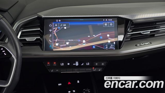 Audi Q4 e-tron 2022 — photo 14