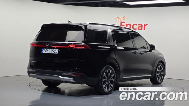 Kia Canival 2022 — photo 2