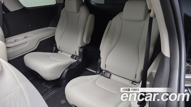 Kia Canival 2022 — photo 11