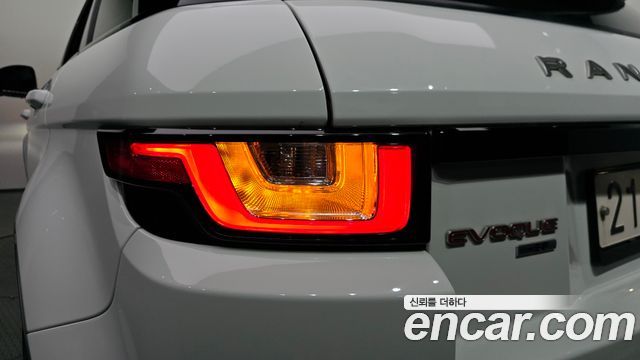 Land Rover Range Rover Evoque 2018 — photo 9
