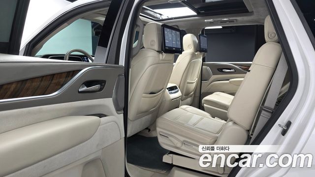 Cadillac Escalade 2021 — photo 11