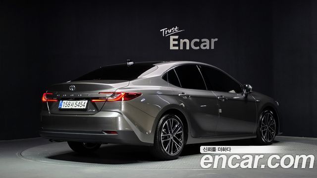 Toyota Camry 2025 — photo 2