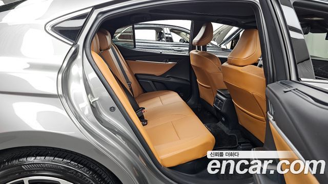 Toyota Camry 2025 — photo 18