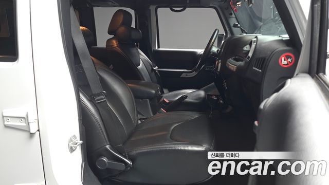 Jeep Wrangler 2016 — photo 11