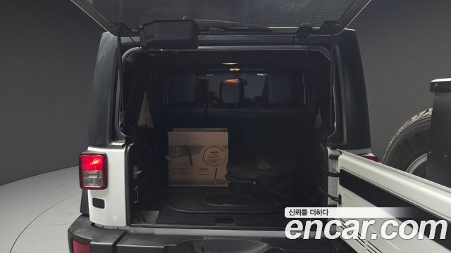 Jeep Wrangler 2016 — photo 20