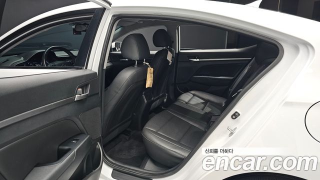 Hyundai AVANTE 2019 — photo 12
