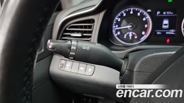 Hyundai AVANTE 2019 — photo 16
