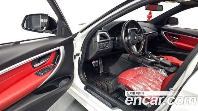 BMW 3-Series 2019 — photo 13