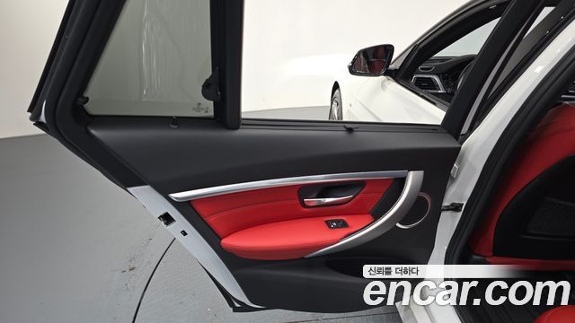 BMW 3-Series 2019 — photo 15