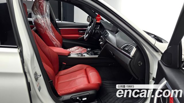BMW 3-Series 2019 — photo 16