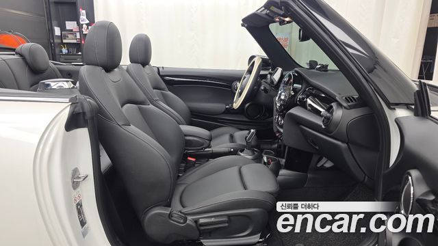 Mini Cooper Convertible 2024 — photo 11