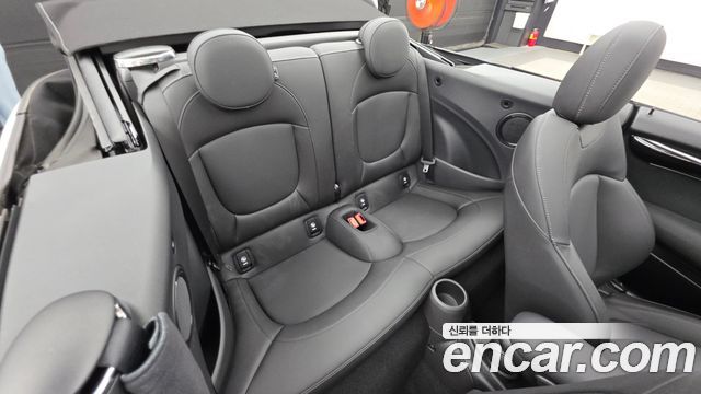 Mini Cooper Convertible 2024 — photo 12