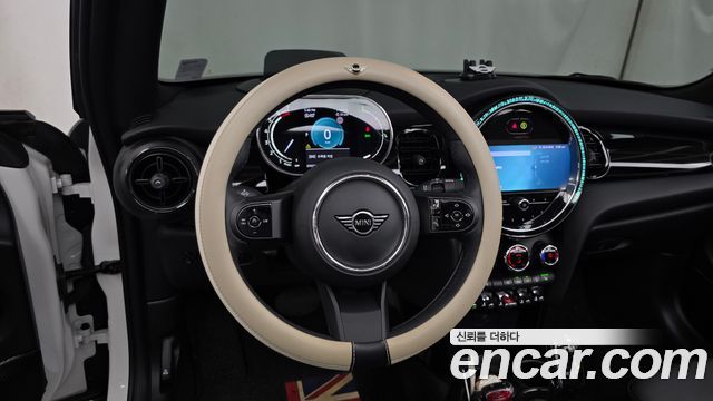 Mini Cooper Convertible 2024 — photo 13