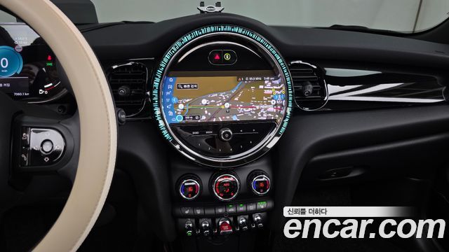 Mini Cooper Convertible 2024 — photo 14