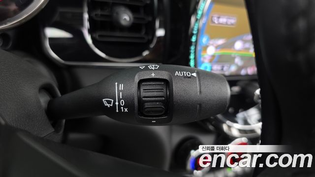 Mini Cooper Convertible 2024 — photo 16