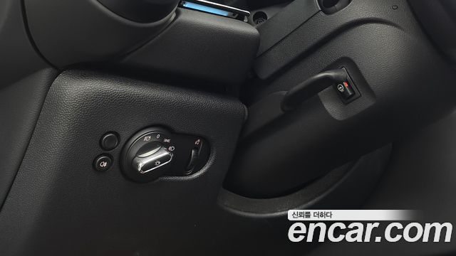 Mini Cooper Convertible 2024 — photo 18